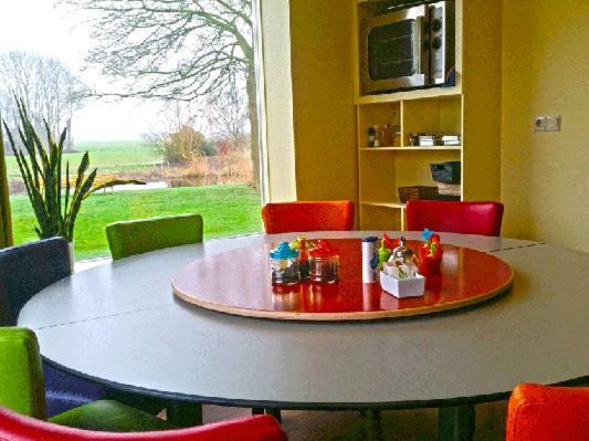 De Opkikker 10 Persoons Vakantiehuis Met Hottub Giethoorn Zewnętrze zdjęcie