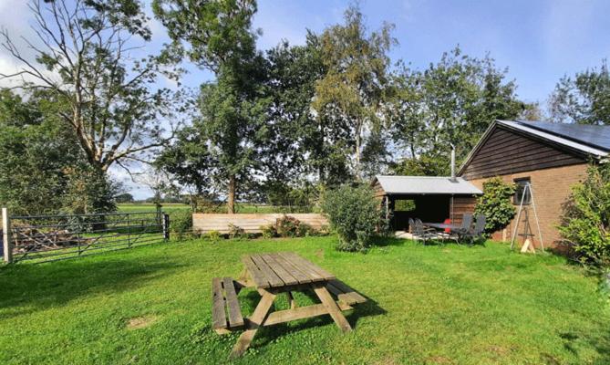De Opkikker 10 Persoons Vakantiehuis Met Hottub Giethoorn Zewnętrze zdjęcie